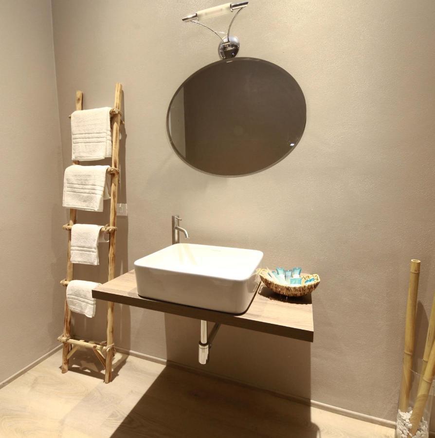 Acquachiara Iseo Deluxe Bed & Breakfast Iseo Center With Garden And Parking Inside Foresteria Eksteriør billede